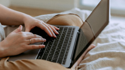 Aspirantstudent meldt zich aan voor opleiding. Bron: Pexels.com (2024)