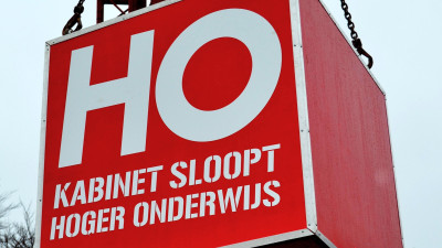 Sloopkogel met tekst 'HO Kabinet sloopt hoger onderwijs'