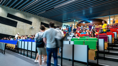 Collegezaal met studenten