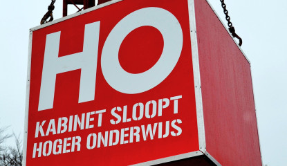 Sloopkogel met tekst 'HO Kabinet sloopt hoger onderwijs'