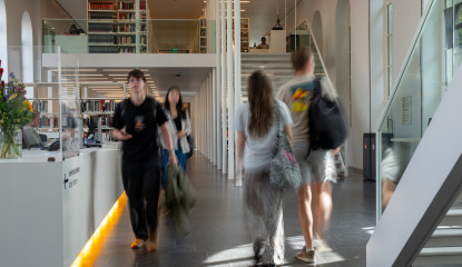 UB studenten in- en uitlopend