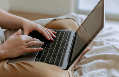 Aspirantstudent meldt zich aan voor opleiding. Bron: Pexels.com (2024)