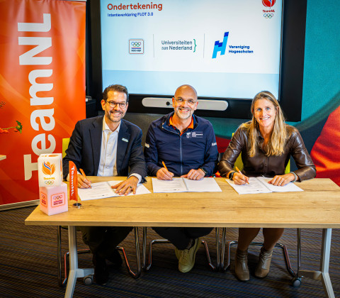 Caspar en anderen ondertekenen
